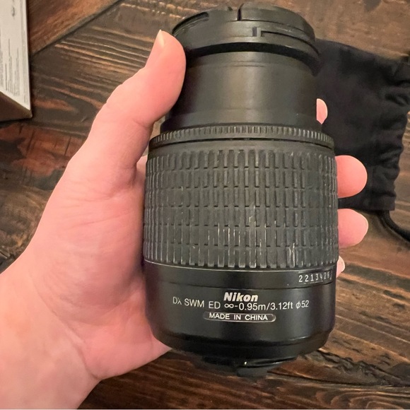 Nikon D50 DSLR Camera w/Accessories - Picture 11 of 16